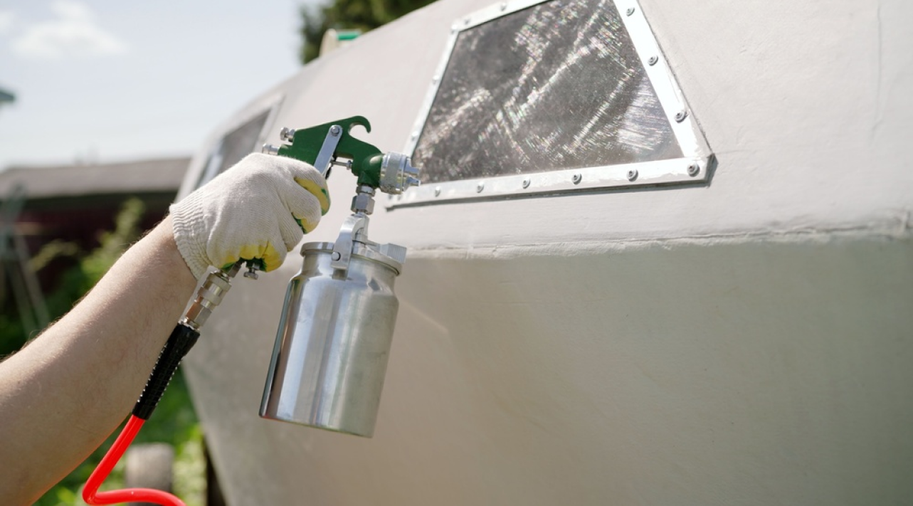 Application of a zinc-rich protective coating on a metal surface to support long-lasting steel protection